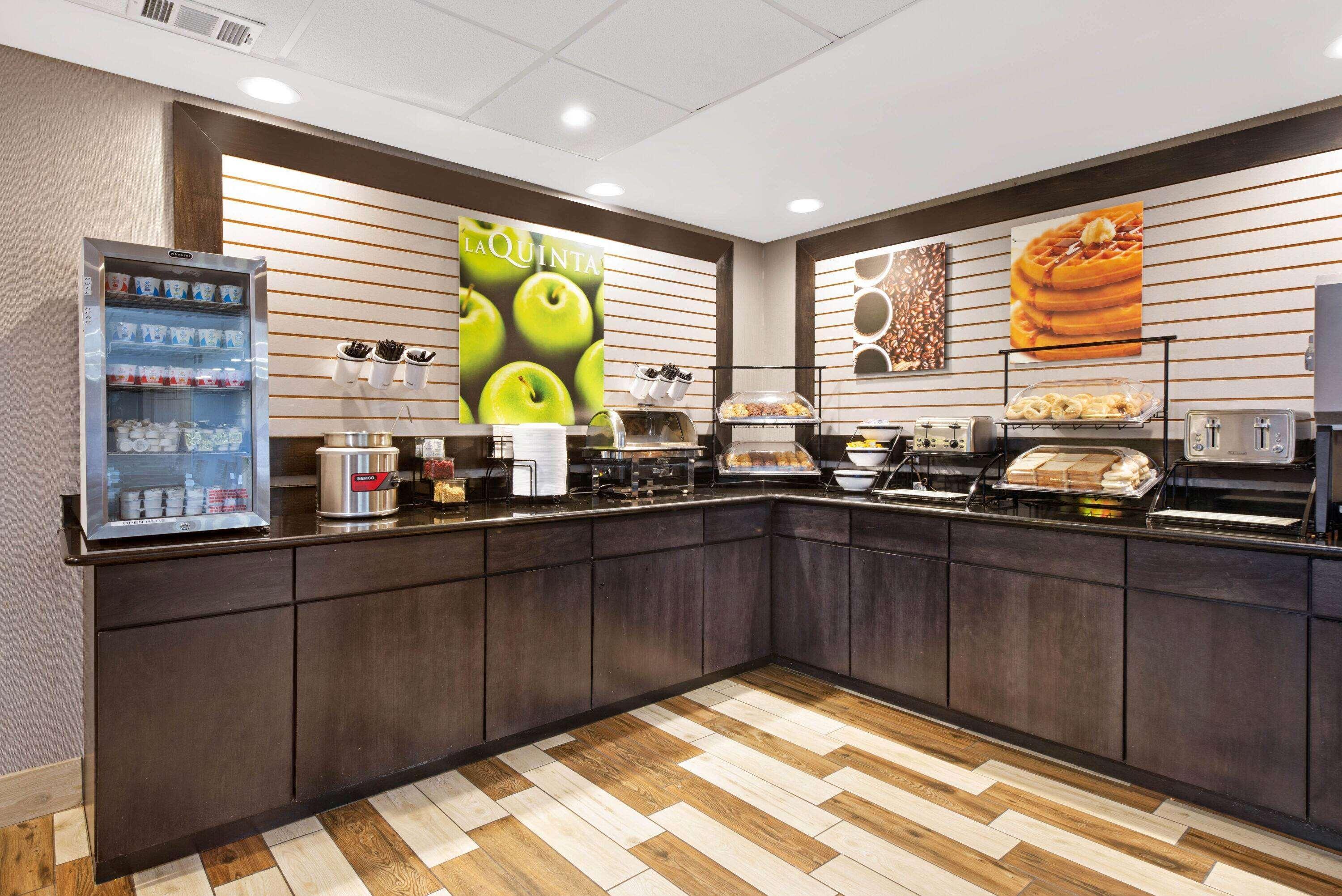 La Quinta Inn & Suites By Wyndham Dc Metro Capital Beltway Capitol Heights Exteriör bild