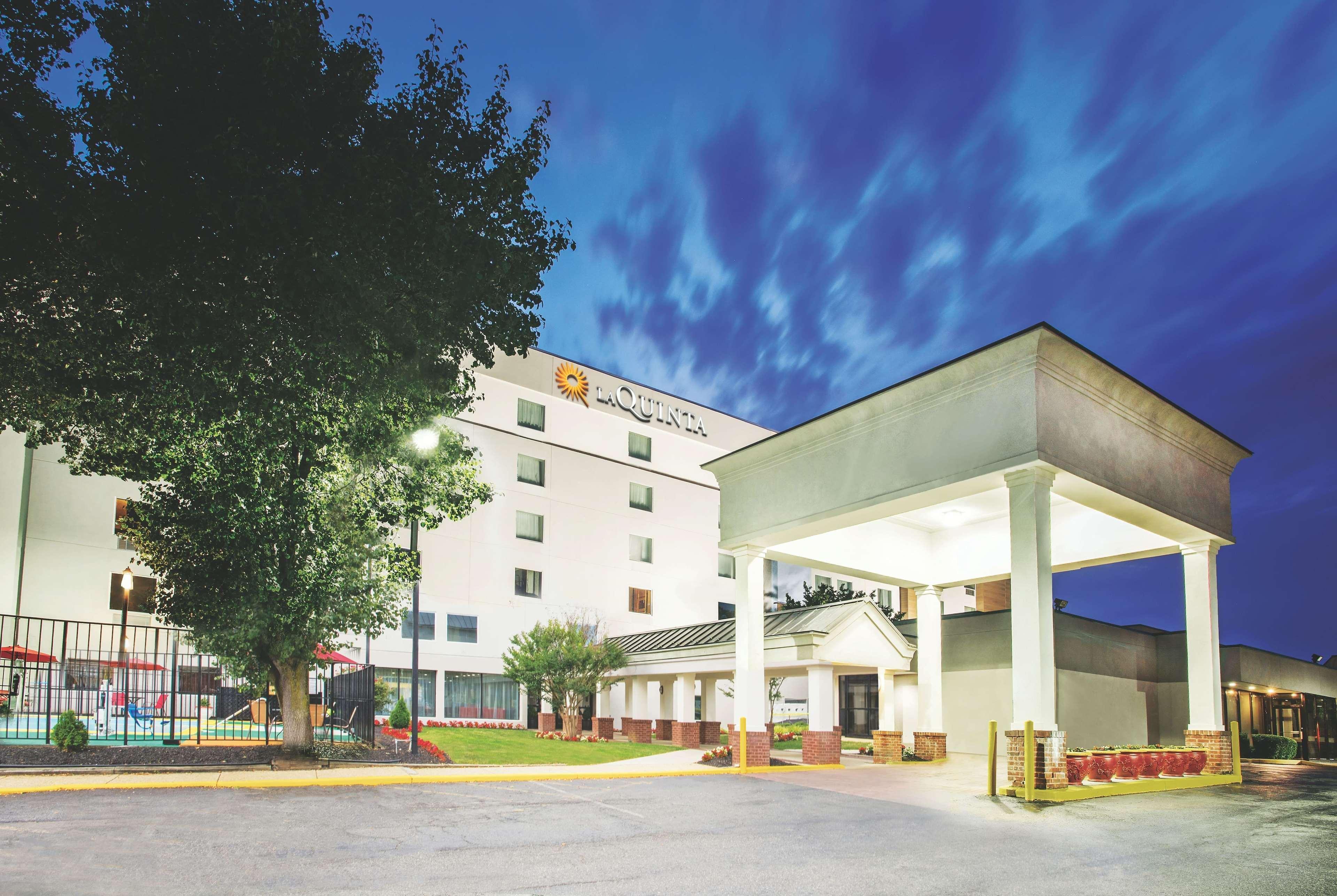 La Quinta Inn & Suites By Wyndham Dc Metro Capital Beltway Capitol Heights Exteriör bild