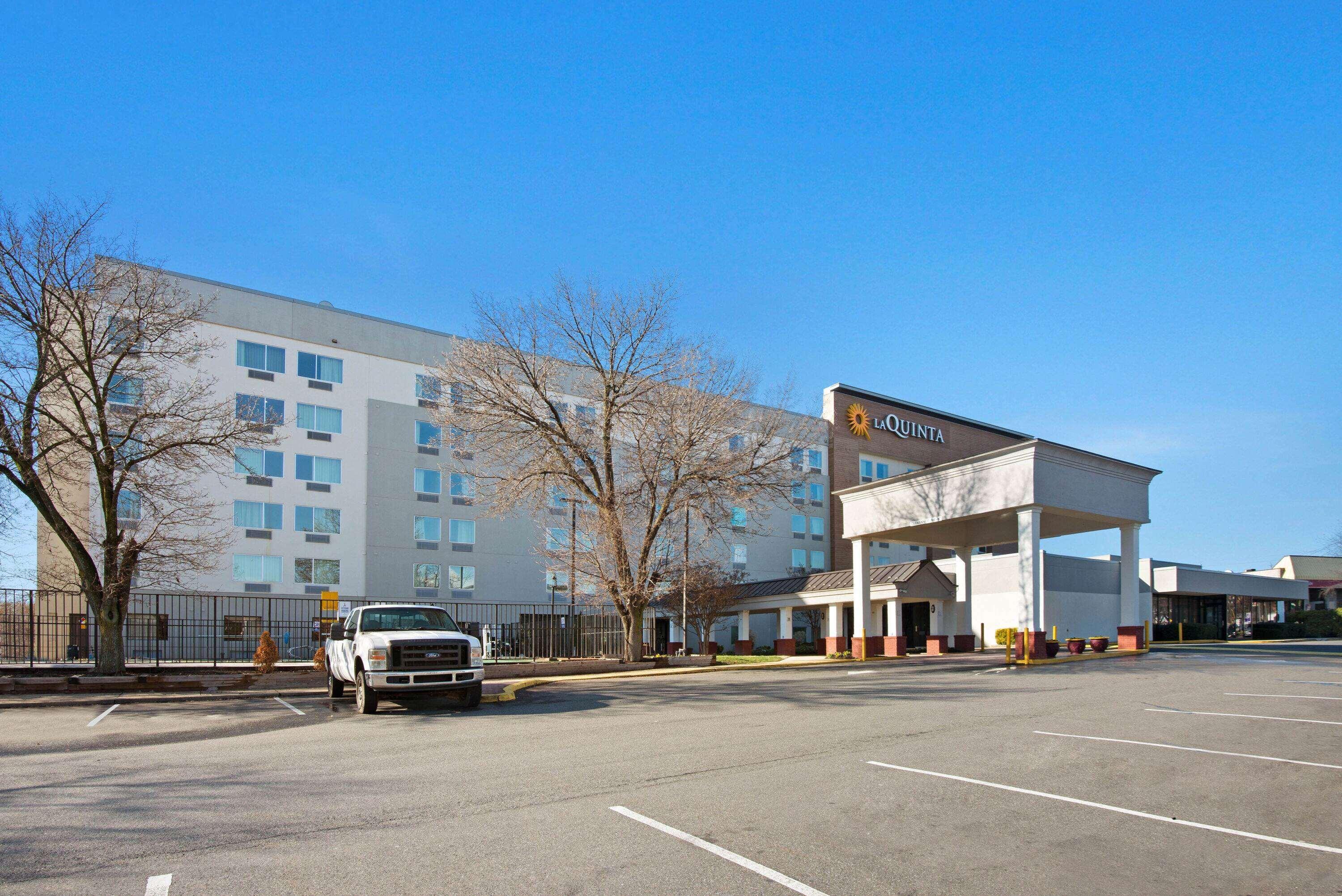 La Quinta Inn & Suites By Wyndham Dc Metro Capital Beltway Capitol Heights Exteriör bild