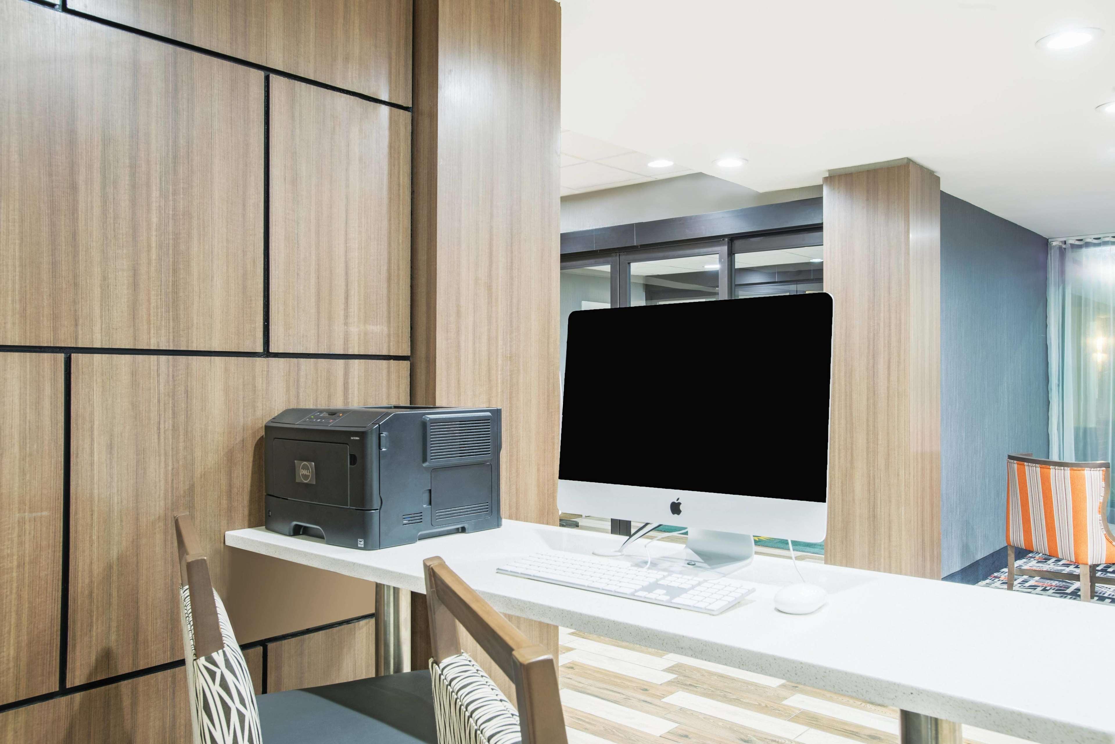 La Quinta Inn & Suites By Wyndham Dc Metro Capital Beltway Capitol Heights Exteriör bild