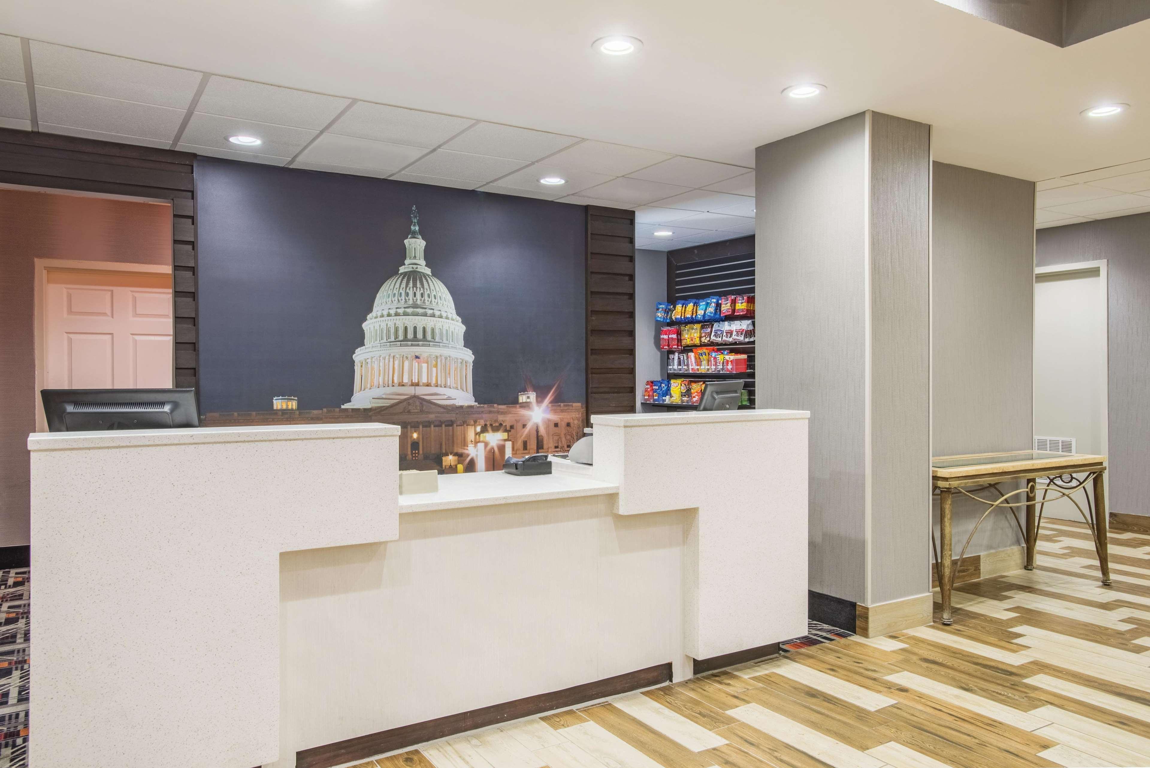 La Quinta Inn & Suites By Wyndham Dc Metro Capital Beltway Capitol Heights Exteriör bild