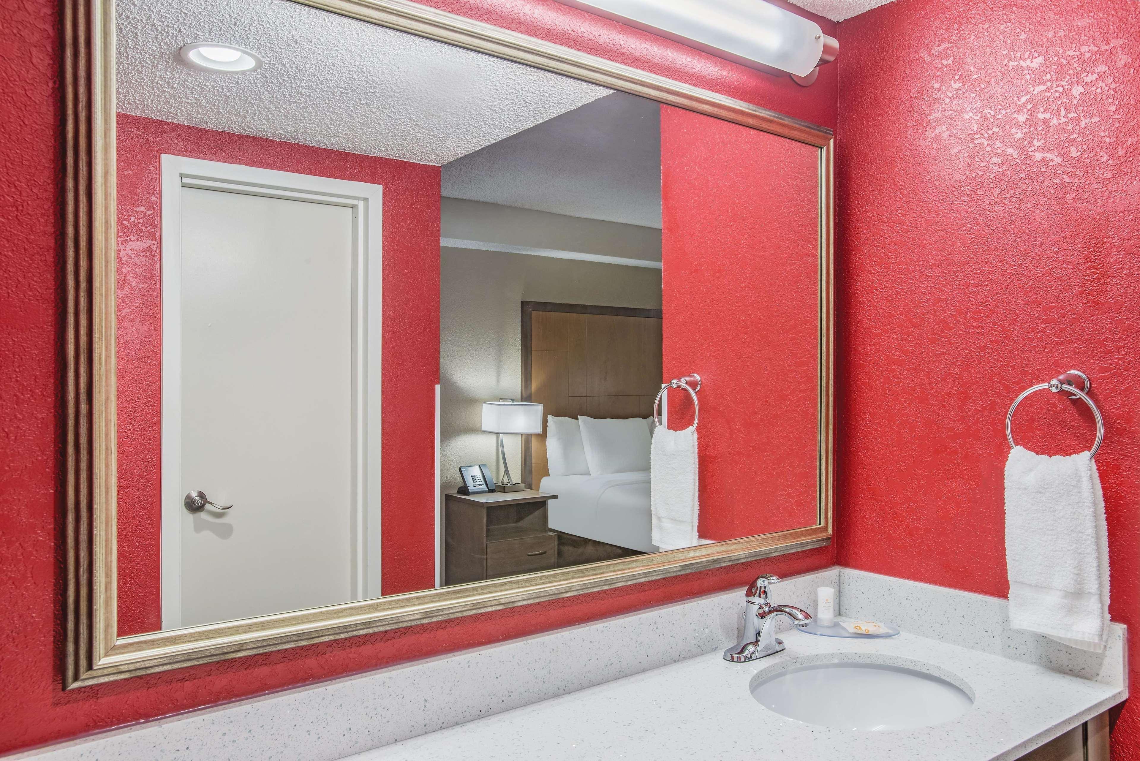La Quinta Inn & Suites By Wyndham Dc Metro Capital Beltway Capitol Heights Exteriör bild
