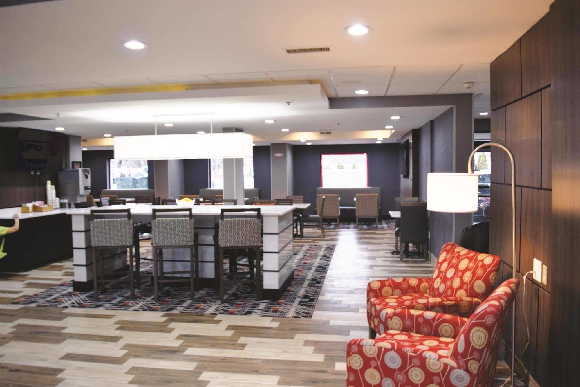 La Quinta Inn & Suites By Wyndham Dc Metro Capital Beltway Capitol Heights Exteriör bild